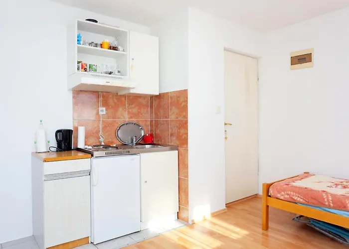 Apartamento With Parking Space - 18145 Makarska