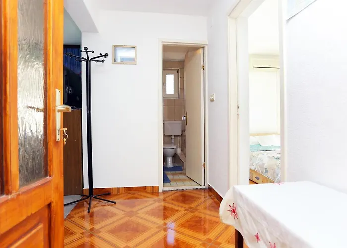Apartamento With Parking Space - 18145 Makarska